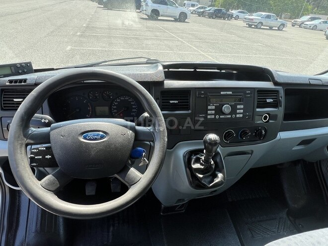 Ford Transit-15