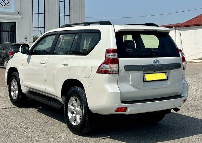Toyota Land Cruiser Prado-4