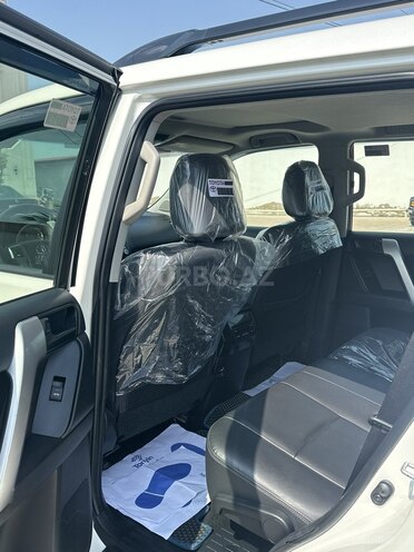 Toyota Land Cruiser Prado-15