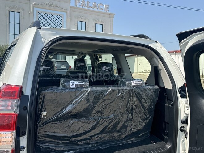 Toyota Land Cruiser Prado-16