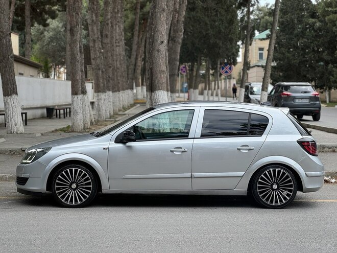 Opel Astra 2005, 260,000 km - 1.4 л - Bakı
