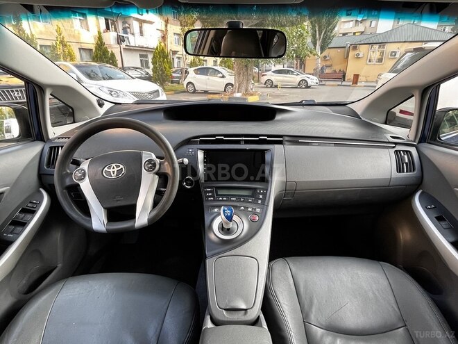 Toyota Prius-4