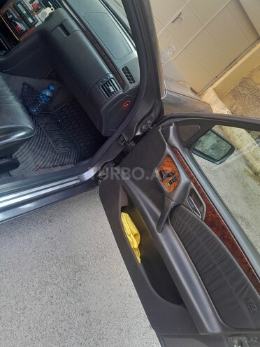 Mercedes E 240 1999, 260,000 km - 2.4 l - Bakı