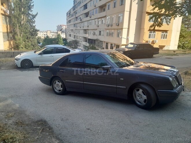Mercedes E 240 1999, 260,000 km - 2.4 l - Bakı