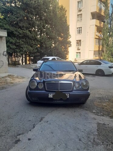 Mercedes E 240 1999, 260,000 km - 2.4 l - Bakı