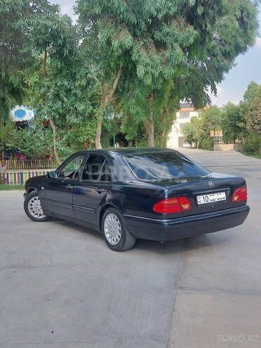 Mercedes E 230 1995, 318,312 km - 2.3 l - Şirvan