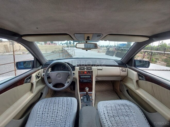 Mercedes E 230 1995, 318,312 km - 2.3 l - Şirvan