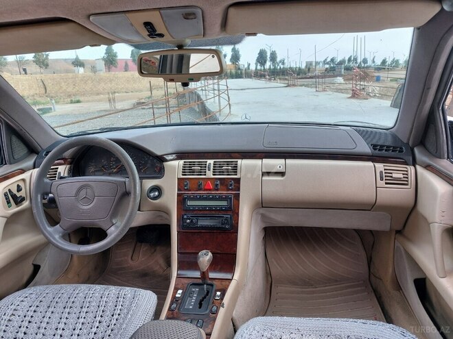 Mercedes E 230 1995, 318,312 km - 2.3 l - Şirvan