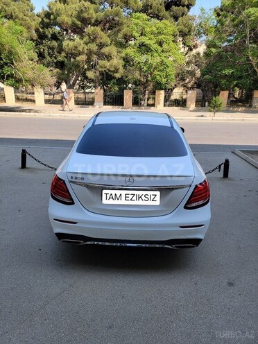 Mercedes E 300-9