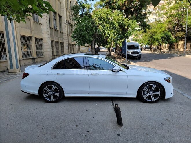Mercedes E 300-11