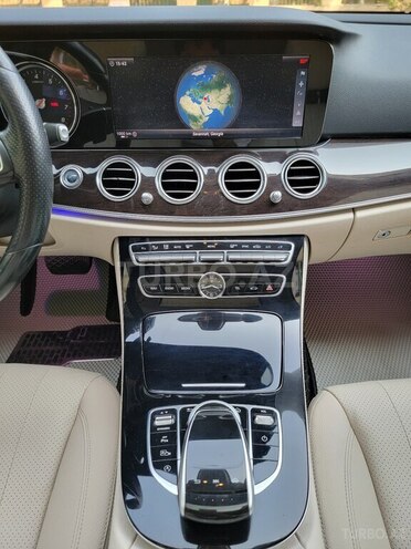 Mercedes E 300-16