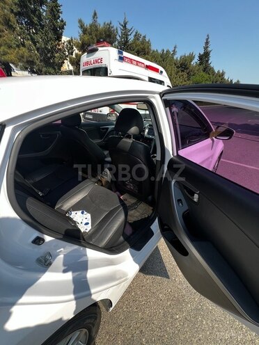 Hyundai Avante 2015, 175,555 km - 1.6 l - Bakı