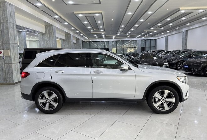 Mercedes GLC 300 4MATIC 2018, 109,600 km - 2.0 l - Bakı