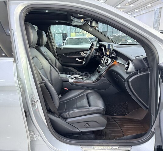 Mercedes GLC 300 4MATIC 2018, 109,600 km - 2.0 l - Bakı