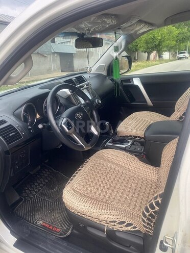 Toyota Land Cruiser Prado-12