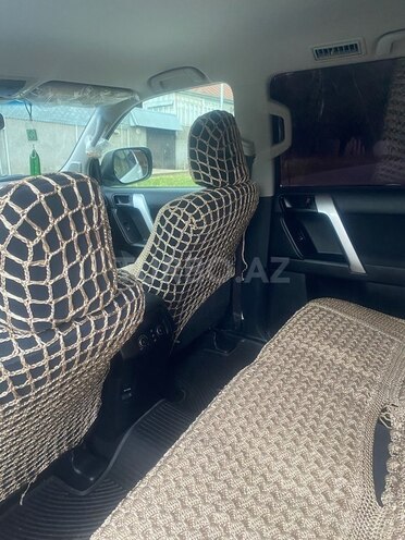 Toyota Land Cruiser Prado-13