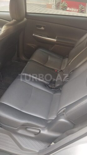 Toyota Prius V-8