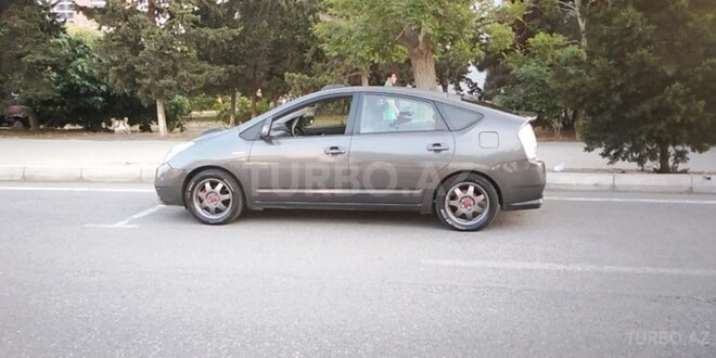Toyota Prius-4