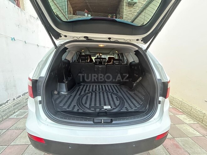 Hyundai Grand Santa Fe-9