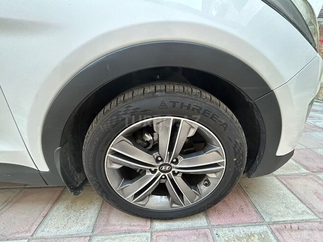 Hyundai Grand Santa Fe-11