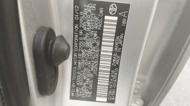 Toyota Prius V-9