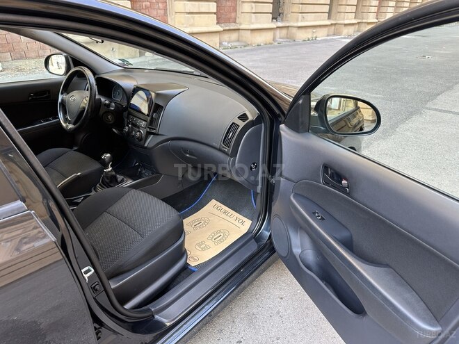 Hyundai i30 2010, 297,000 km - 1.4 л - Bakı