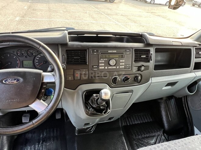 Ford Transit-11