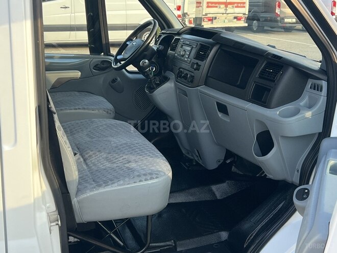 Ford Transit-6