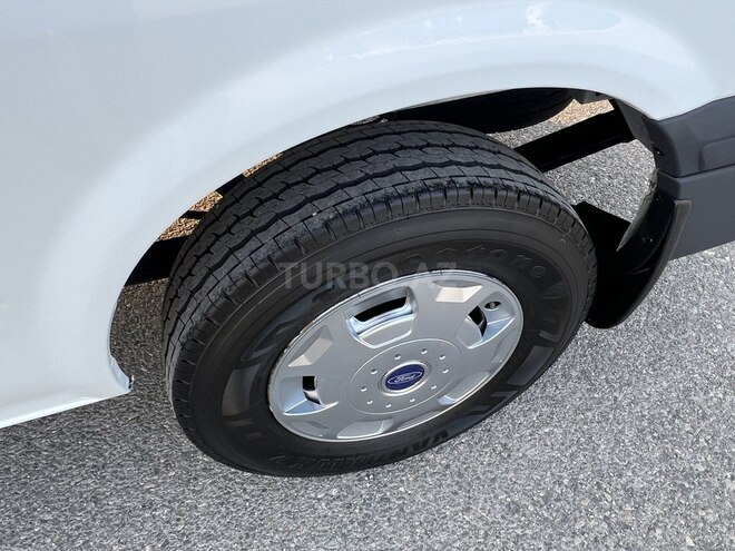 Ford Transit-12