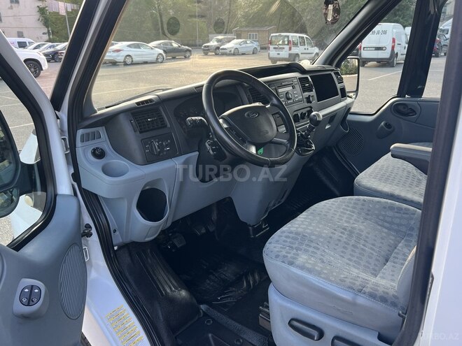 Ford Transit-8