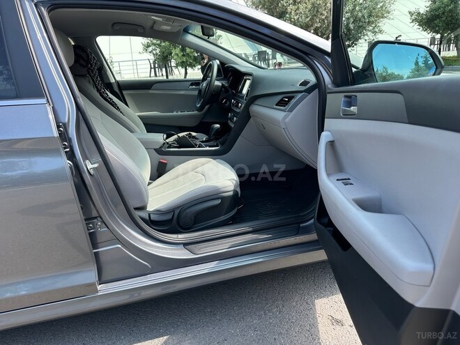 Hyundai Sonata-16