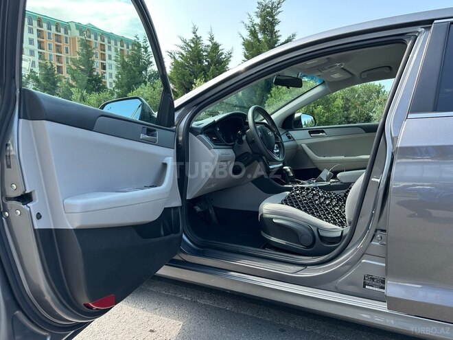 Hyundai Sonata-15