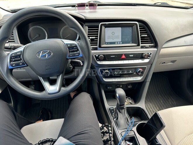 Hyundai Sonata-14