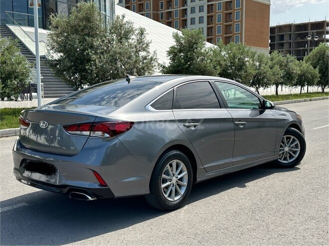Hyundai Sonata-11