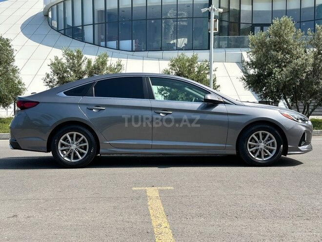 Hyundai Sonata-6