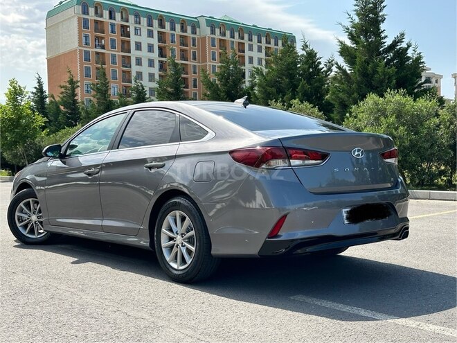 Hyundai Sonata-12