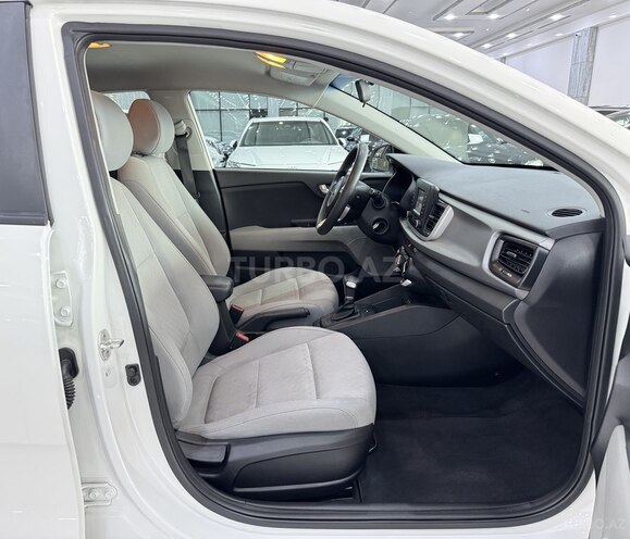 Kia Rio-12