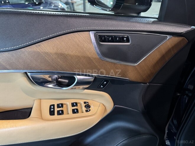 Volvo XC90-16