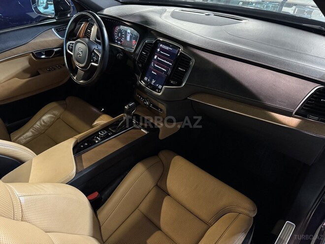 Volvo XC90-11