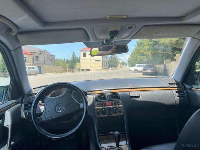 Mercedes E 240 1999, 412,000 km - 2.4 l - Şamaxı