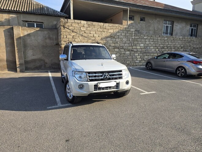 Mitsubishi Pajero-1