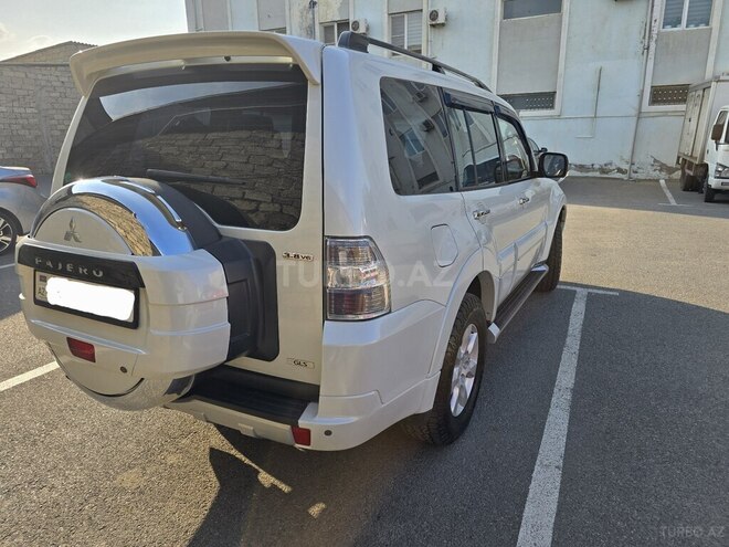 Mitsubishi Pajero-5