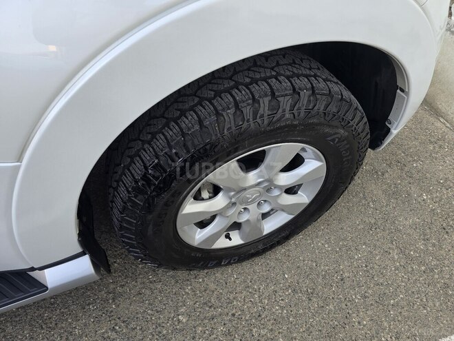 Mitsubishi Pajero-8