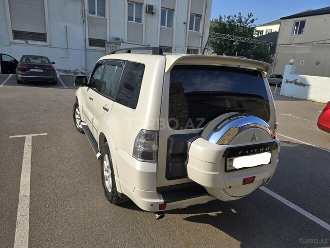 Mitsubishi Pajero-2