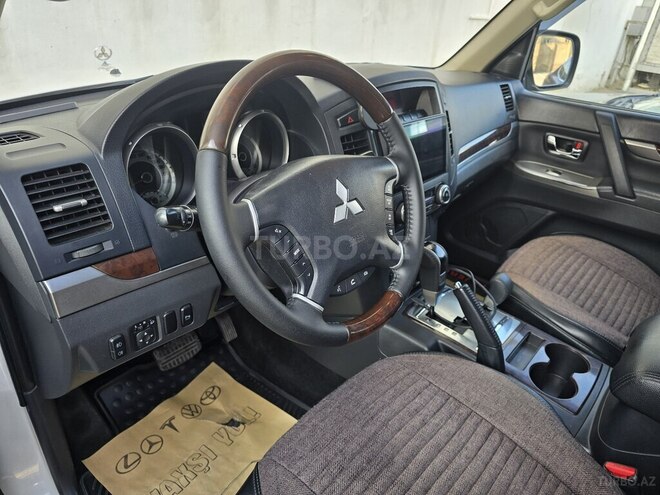 Mitsubishi Pajero-11