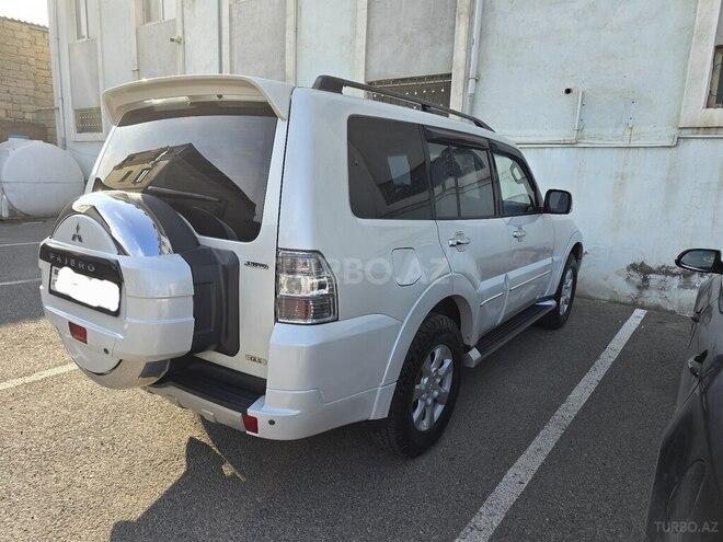 Mitsubishi Pajero-4