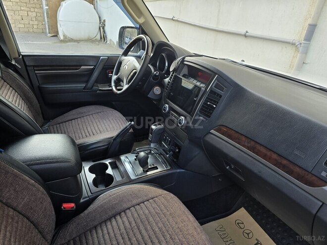 Mitsubishi Pajero-10