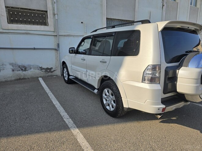 Mitsubishi Pajero-7