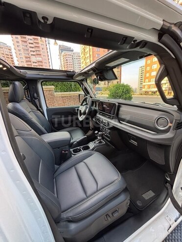 Jeep Wrangler-11