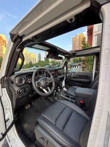 Jeep Wrangler-12